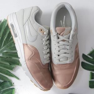 Nike Air MAx 1 Gray Gold Women's Sneaker 002744 size 8Womens/6.5 Youth